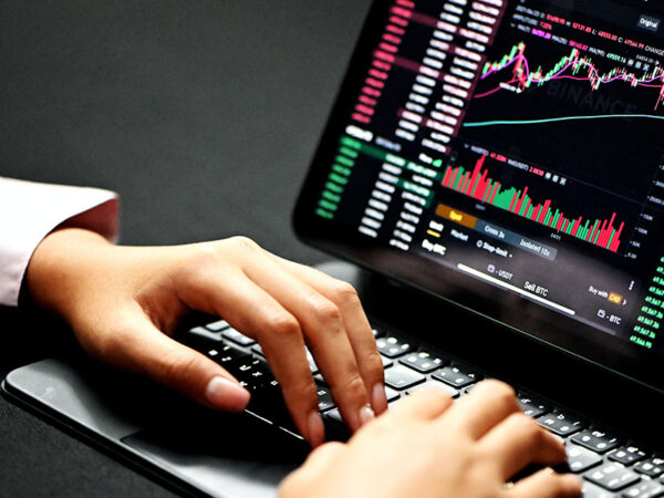Maximising Returns: Online Trading And Portfolio Management