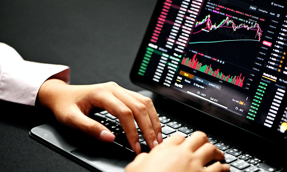 Maximising Returns: Online Trading And Portfolio Management