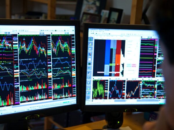 Which Is More Suitable For You: Trading Or Investing?
